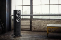 dynaudioevoke30black-lifestyle